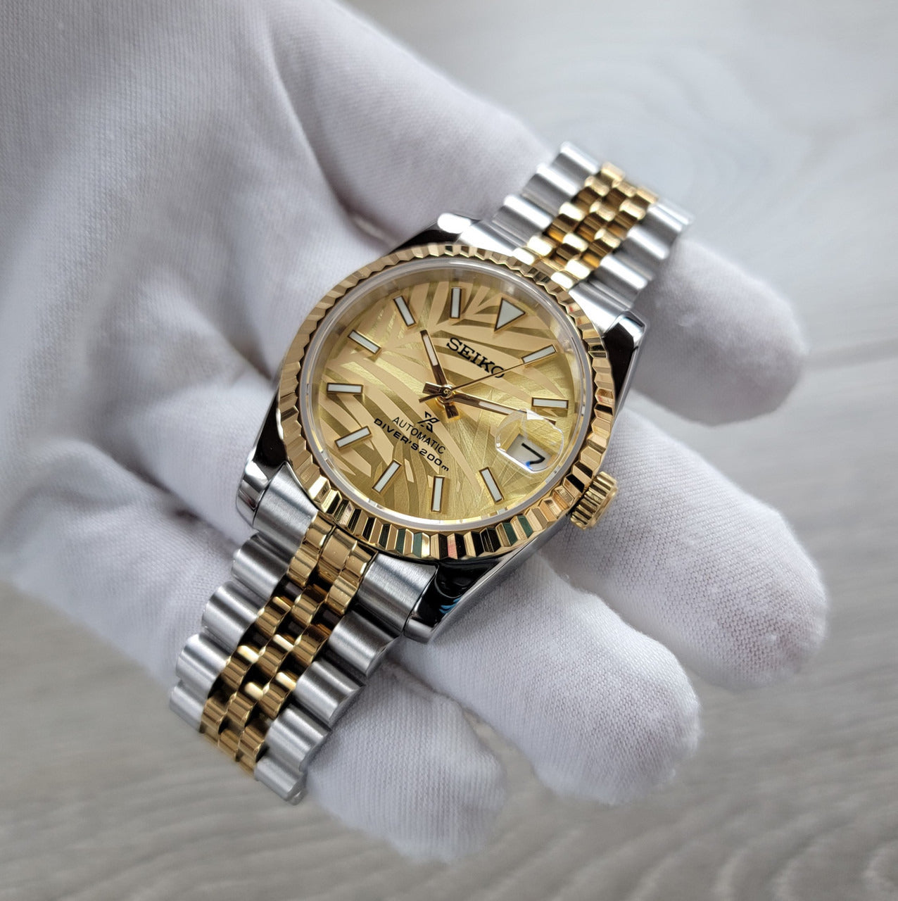 Sunburst Two Tone Palm Dial