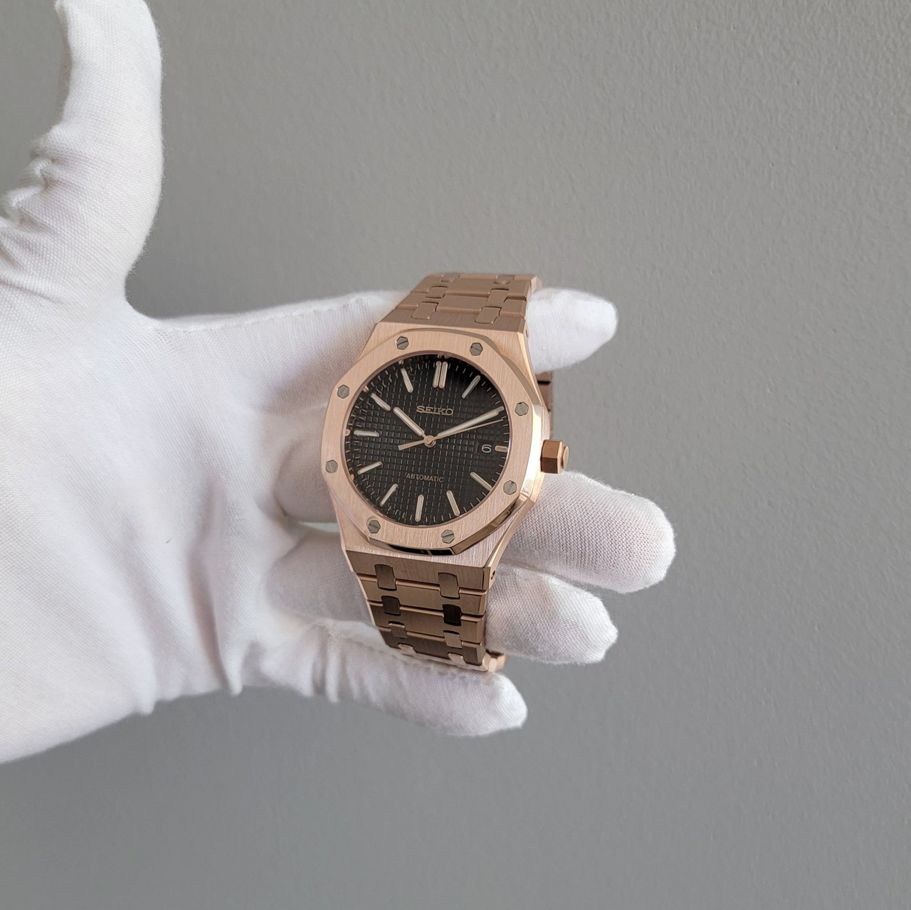 Chocolate Rose Black Waffle Dial